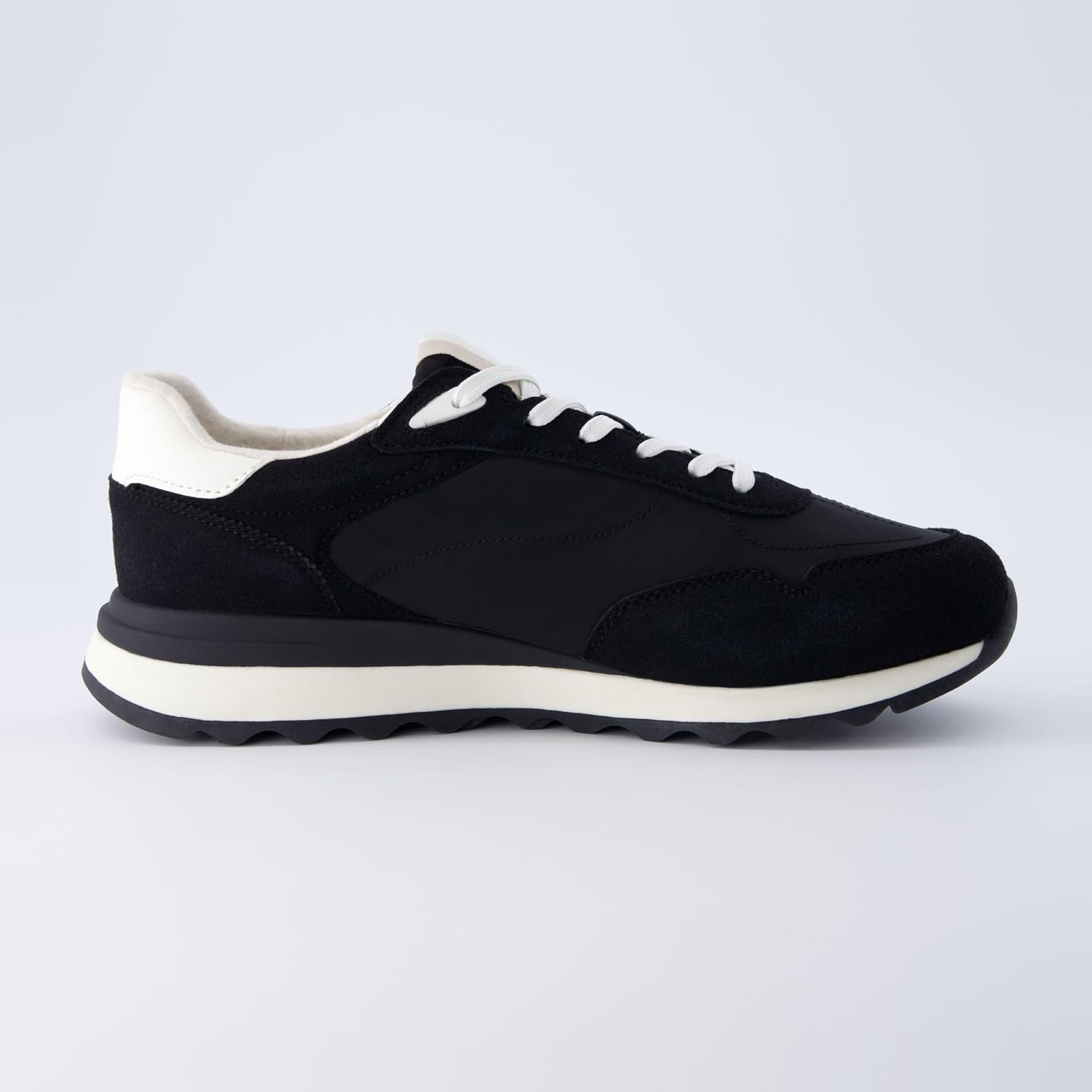 image:imageCUSHIONAIRE Mens Crest lace up Sneaker with Comfort FoamBlack