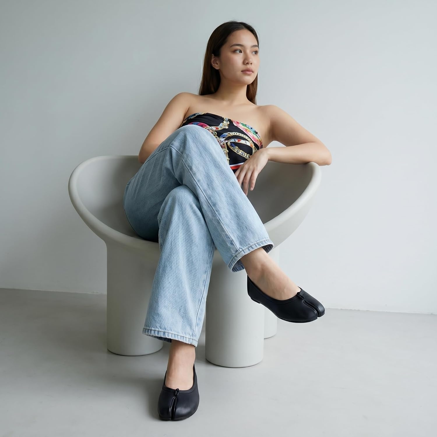 image:imageCUSHIONAIRE Maki Tabi Flats for Women Split Toe Ballet Flats with Flexible Sole and Cushioned FootbedBlack