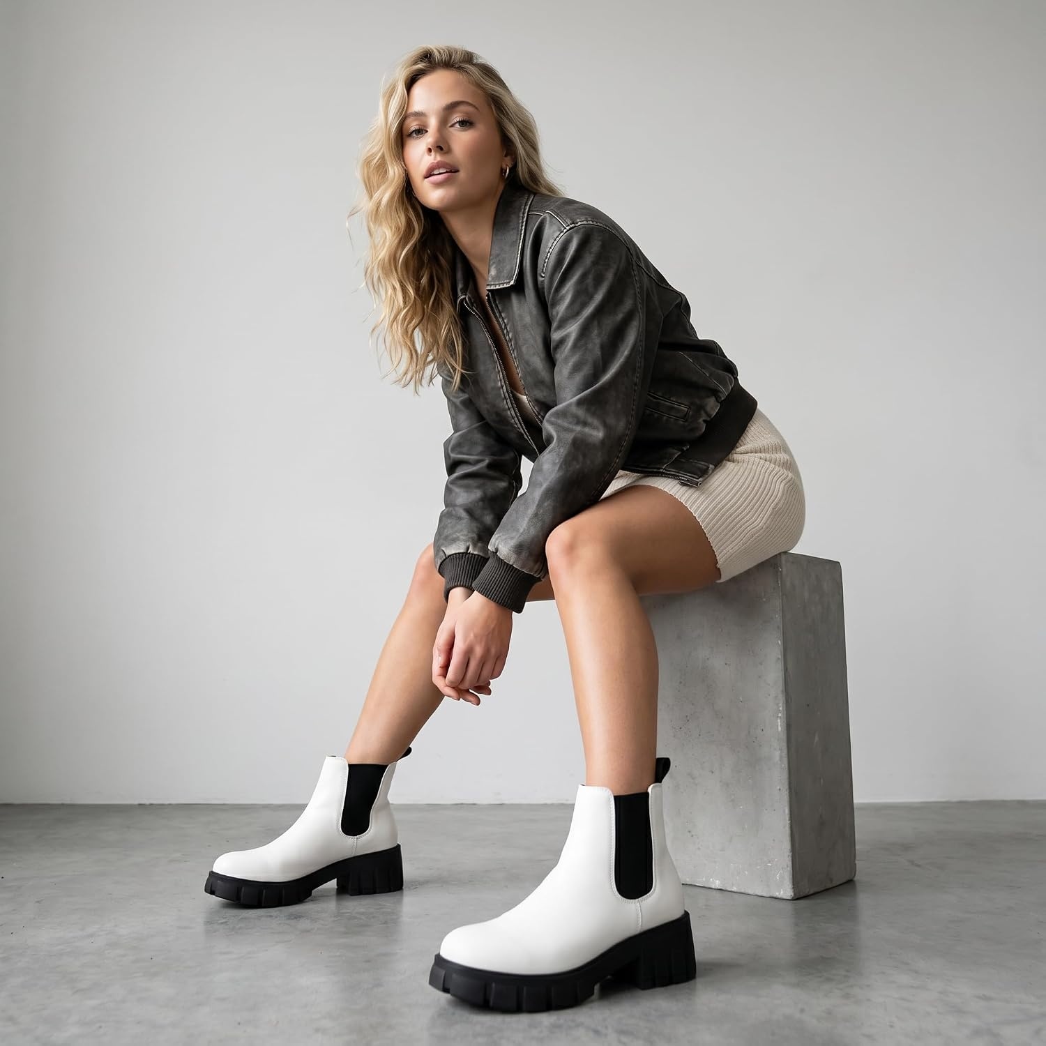 image:imageCUSHIONAIRE Womens Sasha slip on chelsea boot Memory FoamWhiteBlack